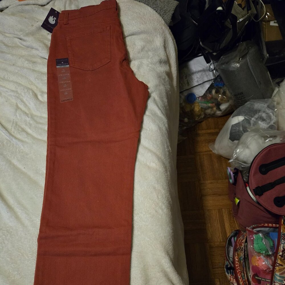 NWT Gloria Vanderbilt BrickRed Soft Tapered Leg Classic Fit Jeans Women Size 16S